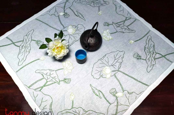 Square table cloth - Lotus pond embroidery (size 90cm)